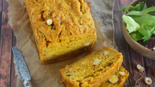 Cake potiron-lard-noisettes