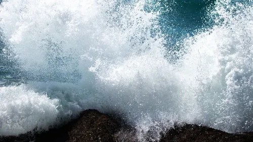 Forte houle sur la Côte d’Azur : la baignade déconseillée ce samedi