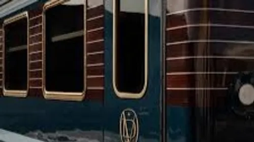 Le mythique Orient-Express de passage en gare de Cannes