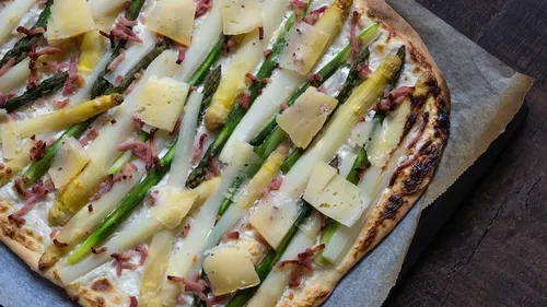 Flammekueche (tarte flambée) aux 2 asperges et au Bargkass