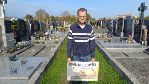 Avec Tomb-Net Service, Christian assure l'entretien des tombes