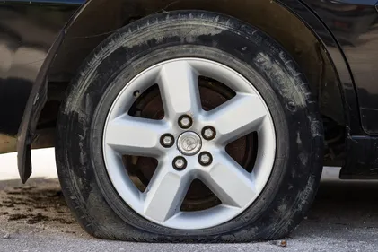 Départs en vacances : attention à l'arnaque au pneu crevé sur les...