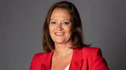 La secrétaire d'État chargée de l’économie sociale, solidaire et...