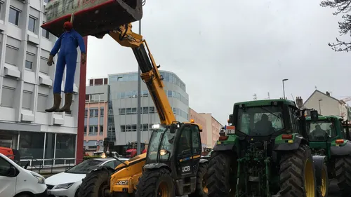 Une soixantaine d'agriculteurs de Côte-d'Or partent manifester à...