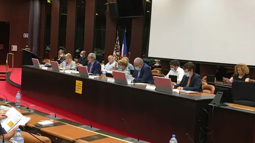 « Vocabulaire nazi » en assemblée plénière, Marie-Guite Dufay va...