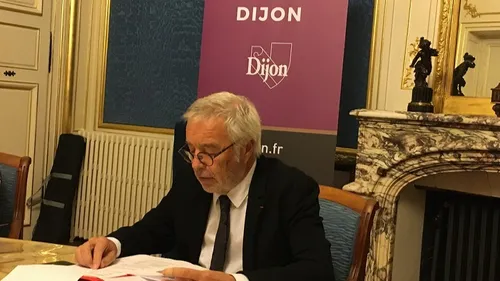 François Rebsamen pas candidat en 2026, l’annonce fait réagir 