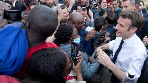 Emmanuel Macron a longuement échangé avec des Dijonnais 