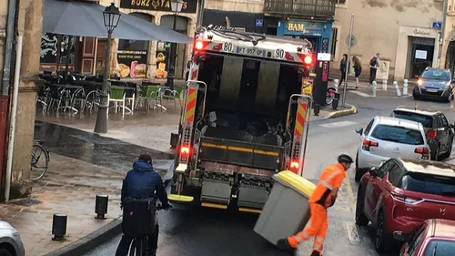 Attention aux angles morts près des campions poubelles ! 