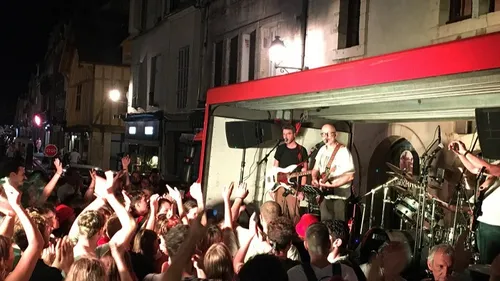 Le centre-ville aux allures de festival, découvrez le programme de...