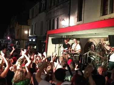 Le centre-ville aux allures de festival, découvrez le programme de...