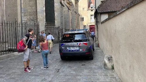 Un périmètre de sécurité ce vendredi matin près de l’église Notre...
