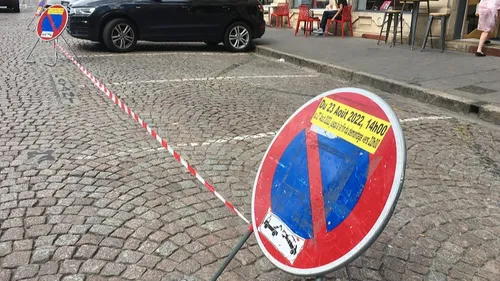 Stationnement interdit jusqu’à samedi place Saint-Michel et rue...