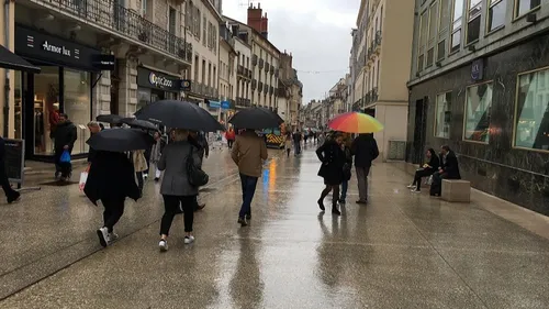 Il y avait 2 803 977 habitants au 1er janvier 2022 dans la région 