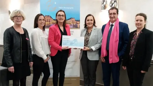 Un chèque de 500 euros pour le centre Georges François-Leclerc 