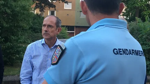Hommage à Dominique Bernard : le préfet se rend au collège André...