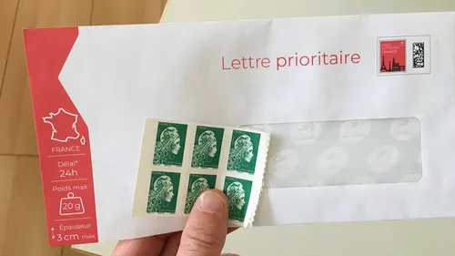 Les services de la Poste dans un magasin Carrefour Express de Dijon