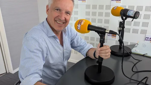 François Rebsamen absent du gouvernement : la droite dénonce une...