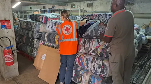 La douane de Dijon a donné 5 tonnes de vêtements à la Croix-Rouge