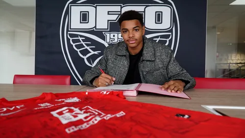 L’attaquant Alexis Ntamack a signé au DFCO 