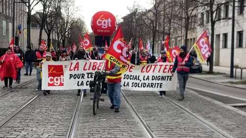 Mobilisation à Dijon : près de 400 personnes dans les rues ce mardi...