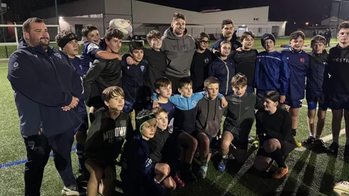 La légende du rugby Beauden Barrett était avec le CS Beaune ce...