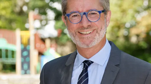 « Nathalie Koenders, la candidate de la gauche extrême » : Emmanuel...