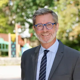 « Nathalie Koenders, la candidate de la gauche extrême » : Emmanuel...