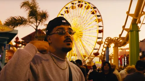 Le clip « À la folie » du Dijonnais Jeune Andreas fait voyager...