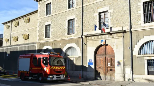 Un pistolet livré par drone dans la maison d'arrêt de...