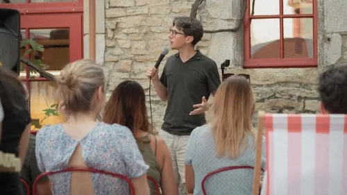 L’humoriste Thiébaud Derozier organise une soirée stand-up en plein...
