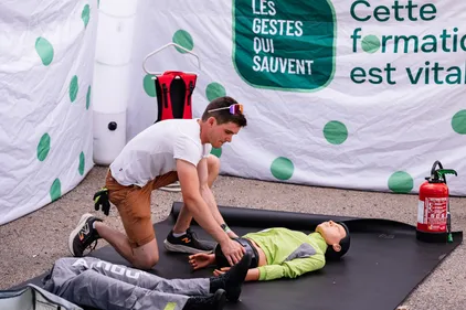Tour de France Femmes : une initiation aux premiers secours au...
