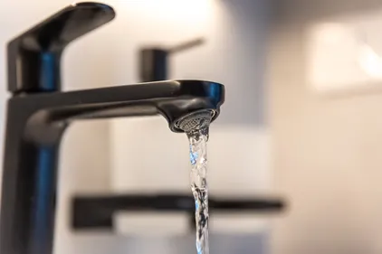 Pourquoi l’eau du robinet est-elle colorée à Talant et dans l’ouest...