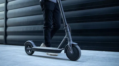Le port du casque devient obligatoire sur les trottinettes...