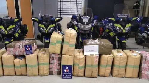 645 kilos de résine de cannabis saisis par les douaniers de Dijon 