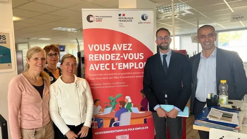 Le député Benoit Bordat rencontre les agents Pôle emploi de Dijon...
