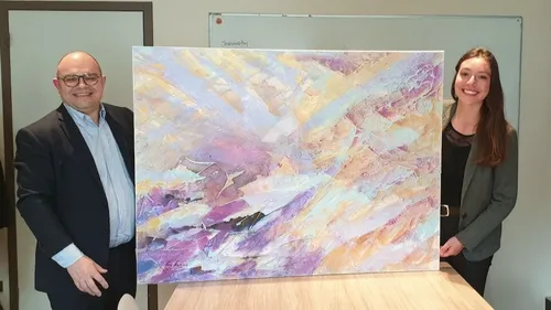 Une diplômée de la BSB offre à l’école une toile de son atelier...