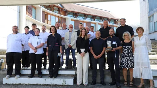 Ils ont reçu le prix du concours « Tous à table ! »