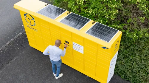 Des consignes alimentées par énergie solaire pour le retrait de colis 