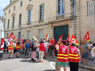 « Le 1er mai ne se passe pas au travail ! » : une cinquantaine de...