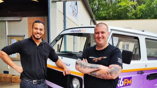 Ils prennent soin du Kombi K6 pendant l'été