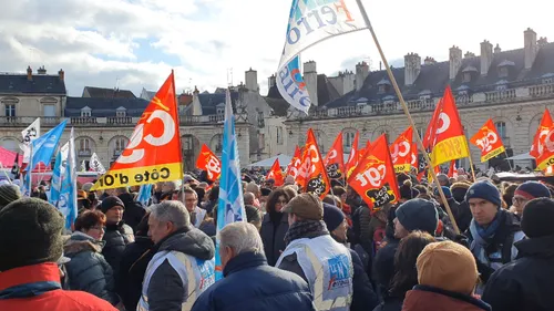 A Dijon, neuf personnes en gardes à vue ce samedi et le siège local...