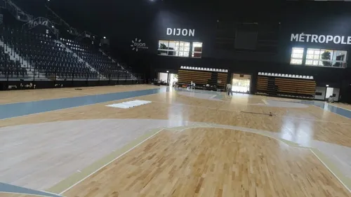 Un tout nouveau parquet au palais des sports