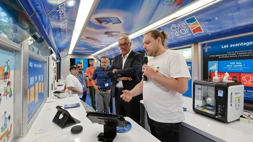 Déploiement de la fibre optique : le « bus numérique » reprend du...