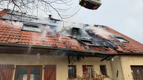 Incendie maîtrisé à Genlis : une toiture ravagée, pas de blessé