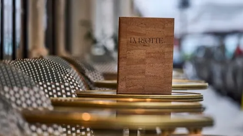 Les caves Carrière ont ouvert un restaurant à Paris 