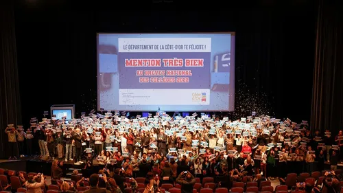 Ils ont eu mention très bien au brevet et ont reçu chacun 100 euros 