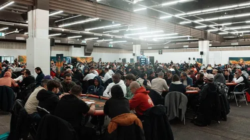 Plus de 800 joueurs de poker se sont rassemblés à Dijon