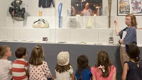 Le musée des Beaux-Arts de Beaune accueille la mascotte olympique