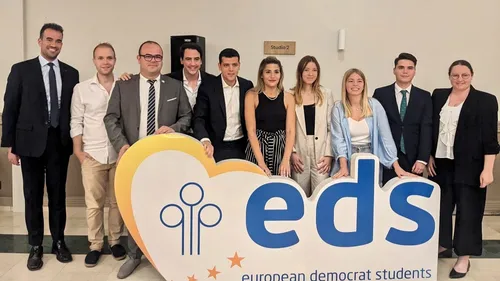 Un jeune responsable politique local à la tête d’une organisation...