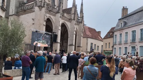 Obsèques de François Patriat : « Il était la Bourgogne aussi »,...